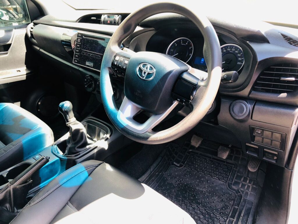 TOYOTA HILUX