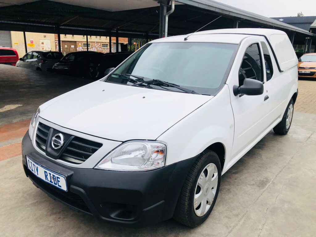 NISSAN NP200