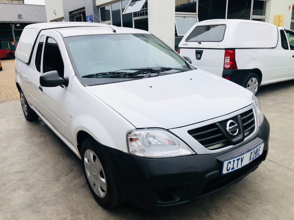 NISSAN NP200